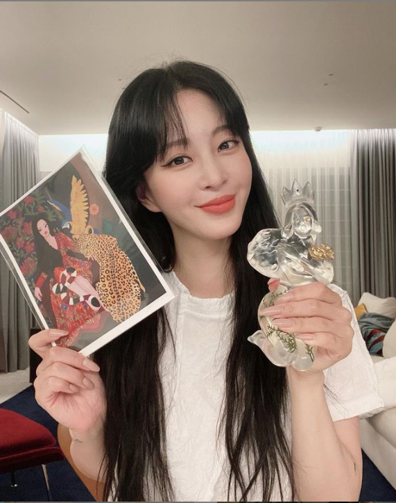 '공개 열애' 한예슬, 높은 엔터와 전속계약 "긍정 검토 중"[공식]