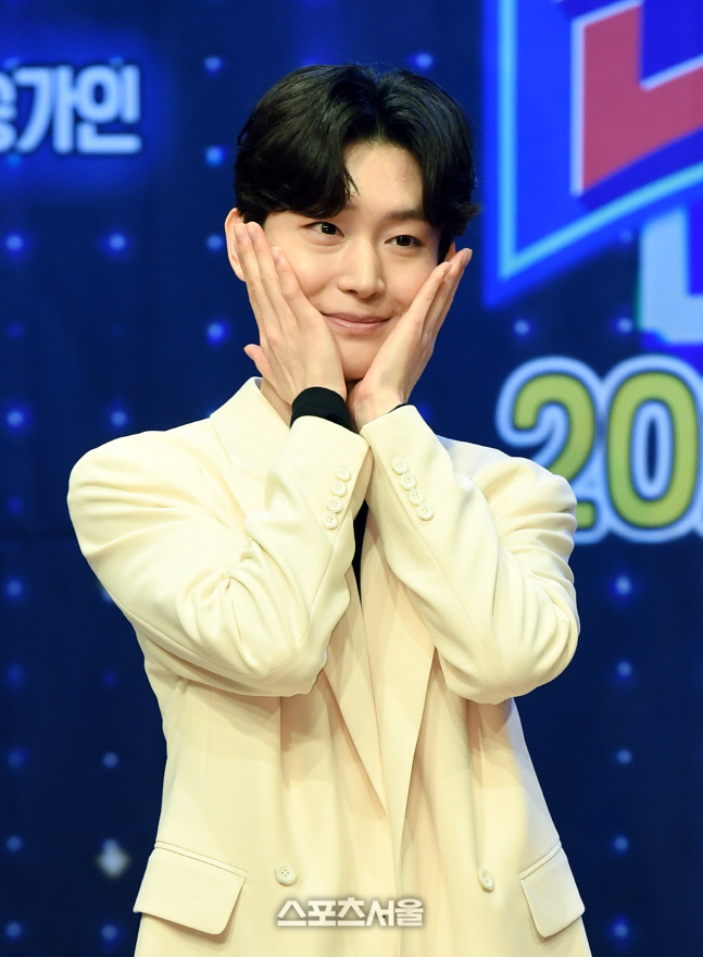 [포토]'트롯 전국체전' 김용빈, 실물 보러 오세요!