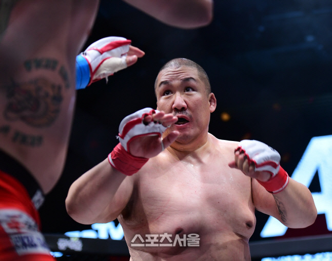 ARC 005에 출전하는 유부남 '싱어송 파이터' 허재혁, 아내를 위해 반드시 승리하겠다!