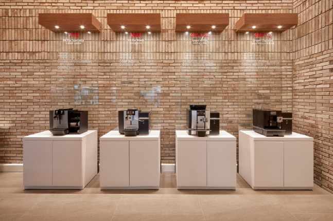 유라 '오피스 커피 머신' 수입차 전시장 서비스, VIP 고객 체험 마케팅