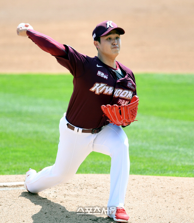 [포토] 역투하는 키움 선발투수 최원태