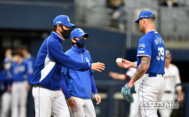 여기저기 외국인투수 이탈, 순위표도 다시 요동친다