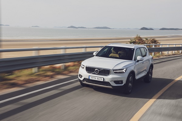 볼보자동차 SUV XC40, B4 친환경 엔진 장착하고 올해 세일즈 2위 기록