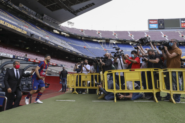 아구에로 캄프누 입장