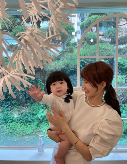 양미라, 아들 돌 기념 소아암 어린이들 위해 1000만원 기부[★SNS]