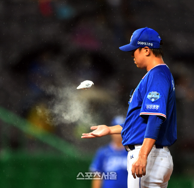 전 프로야구 선수 윤성환, 불법도박 혐의로 구속영장 신청