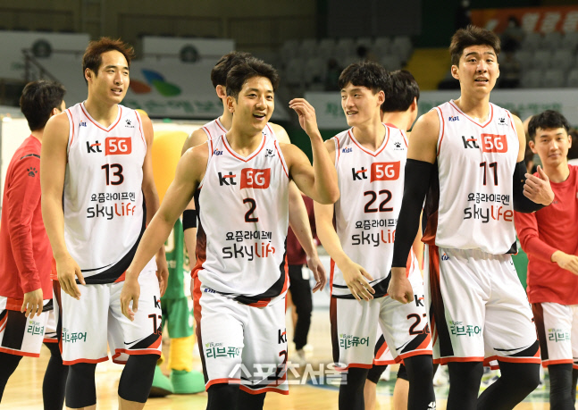 [포토] kt 허훈, 4연승의 기쁨!