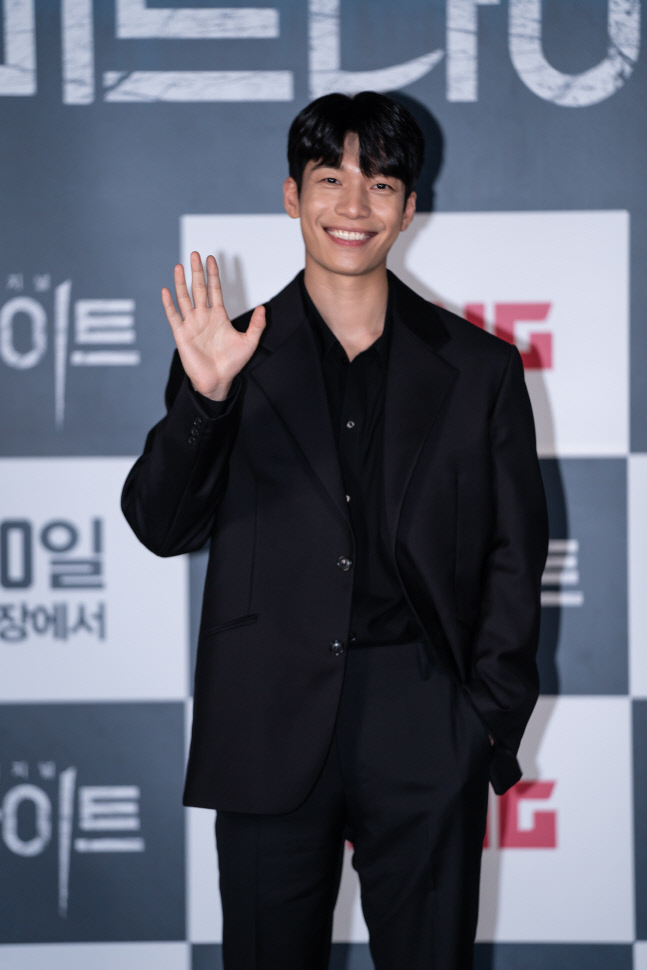 '미드나이트' 위하준 "첫 연쇄살인마 역, 날카로워보이기 위해 10kg 감량"