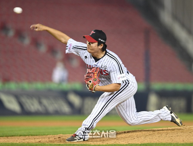 LG 고우석, 시즌 최고 구속 157.4km 돌직구를 뿌렸다[SS집중분석]
