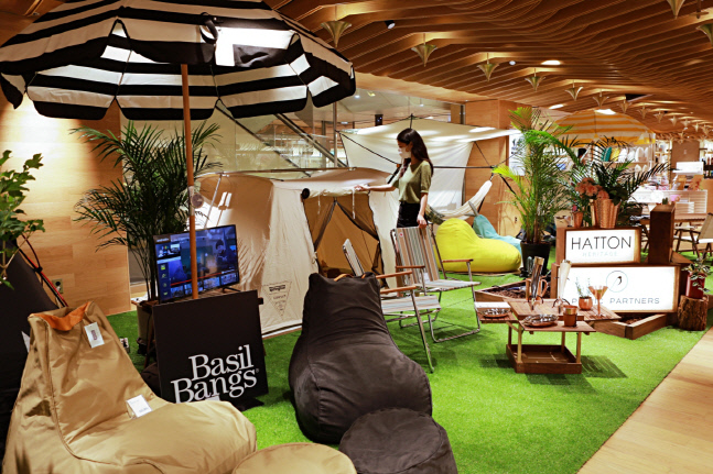 [포토] 롯데百, 캠핑 용품 한 곳에 '아웃팅포럼' 팝업스토어