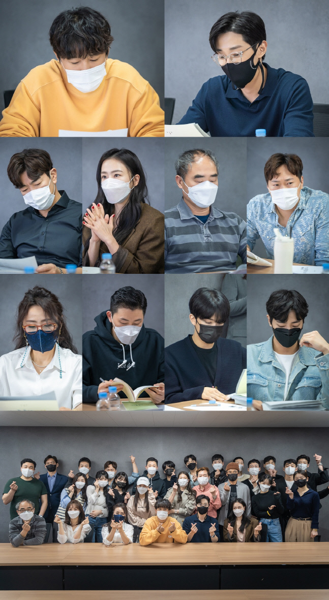 '경찰수업' 차태현X진영X이종혁X홍수현, 대본 리딩 현장 첫 공개