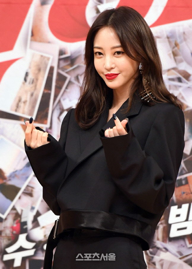 한예슬, 지인 부친상에 화환+500만 원 부의금 미담 화제