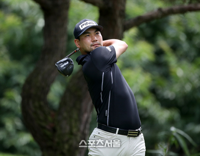 한국오픈 선두인 프로 13년차 이준석 생애 첫 챔피언조에