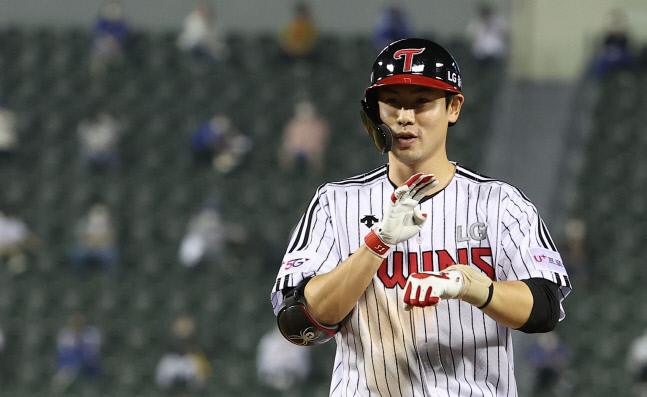 잘 보고 잘 때리는 홍창기·문보경, LG 이제 타자도 키운다