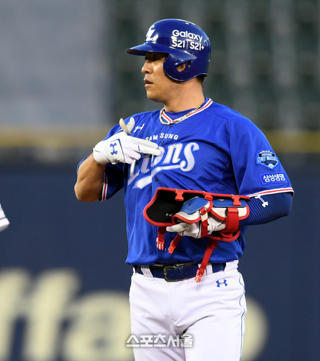 [포토] 2루타 강민호 \'확실한 득점기회 만들었어\'