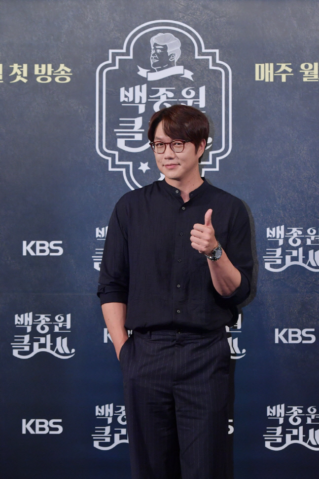 '백종원 클라쓰' 성시경 "백종원 씨 말 길어, 토크와 요리 발란스 맞추려 노력"