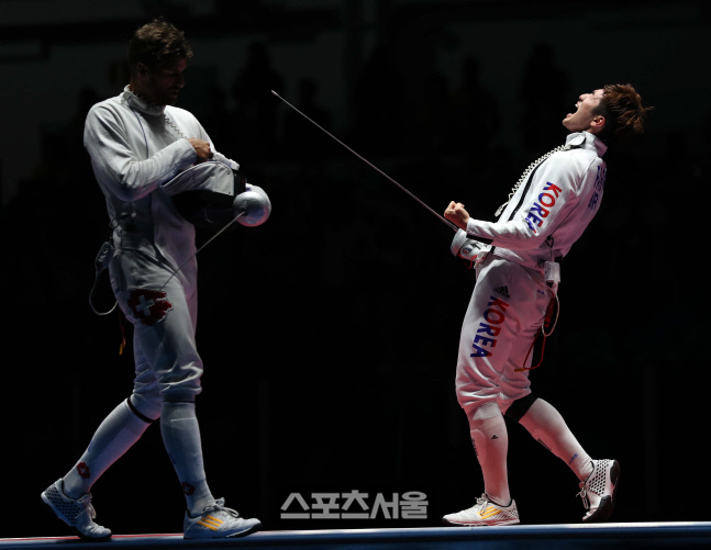 [SS포토]결승진출 펜싱 박상영, 