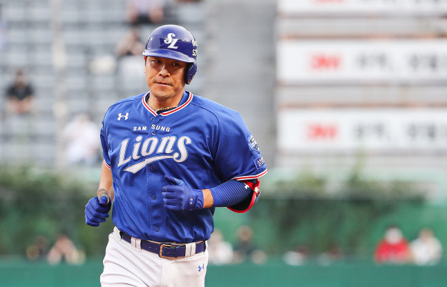 강민호 선제 1점 홈런