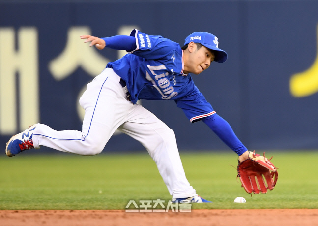 [포토]삼성 김지찬, 한 뼘이 모자라...