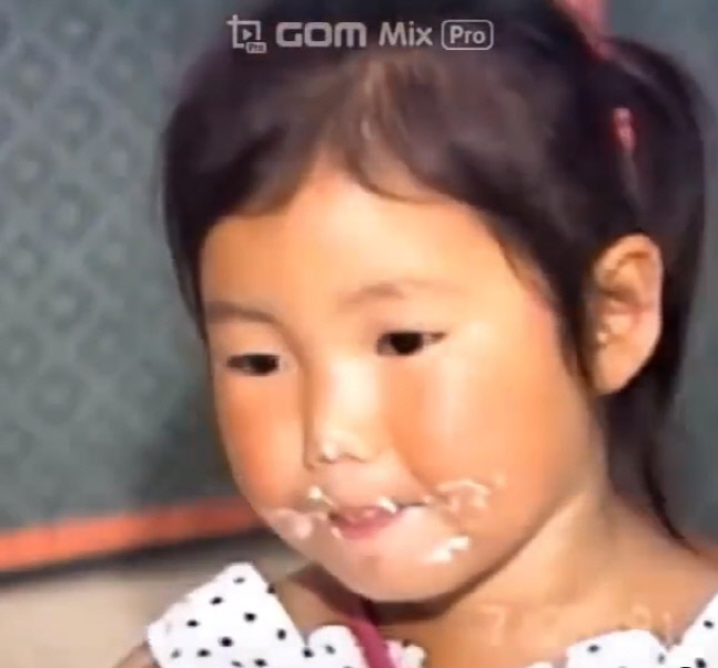 송가인, 귀여움 한도 초과 "시컴둥이 쪼꼬미 시절" 공개[★SNS]