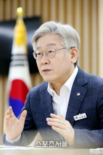 이재명 "모든 권력은 국민으로부터 나온다" 출마 선언