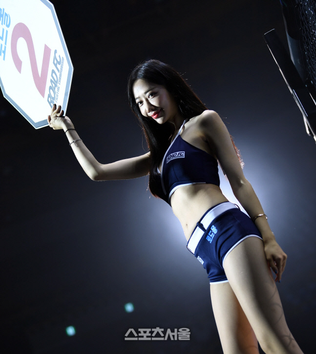 환상의 자태를 뽐내는 로드걸 신해리, 미스코리아 출신의 넘사벽 미모![포토]