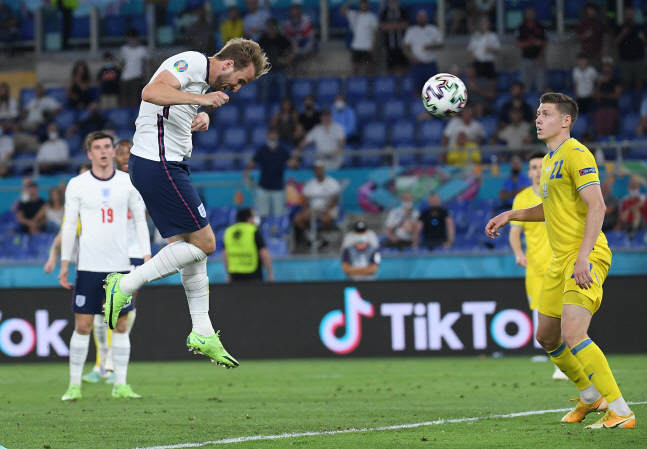 해리 케인 헤딩골