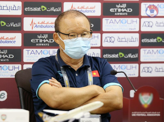 \'최종전 결장\' 박항서 베트남 감독 \'비겨도 된다는 생각 버려야\'