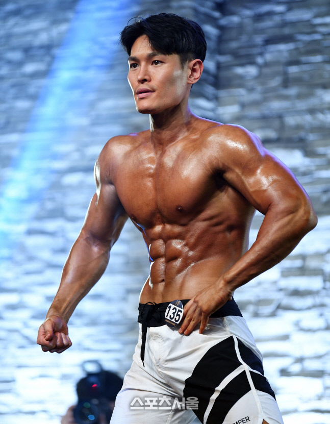 [포토]몸짱 배재국, 여심을 저격하는 구릿빛 식스팩!(MN코리아클래식)