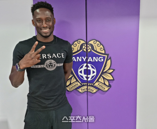 예열하는 안양 히든카드 아코스티 "K리그1 승격 역사 일원 되고 싶다"[SS인터뷰]