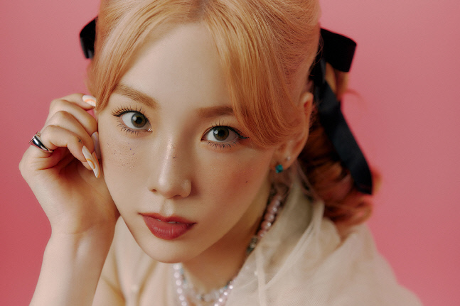 태연 싱글 \'Weekend\' 이미지 1