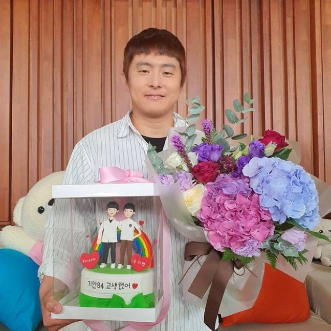 "하차하는 줄"...'나혼산' 팬들 놀라게 한 기안84 '복학왕' 축하글[★SNS]