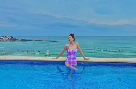 이다해, 길쭉한 몸매 속 빛나는 수영복 자태 '청량함 물씬'[★SNS]