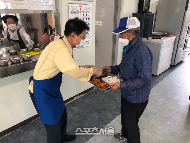 강진군, 관내 경로당·경로식당 이용대상자 확대