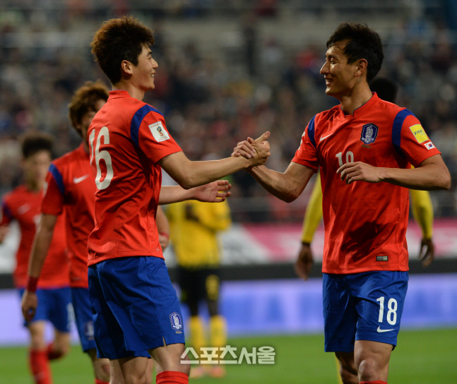 [SS포토] 지동원-기성용, 자메이카 평가전에서 선제골에 추가골!