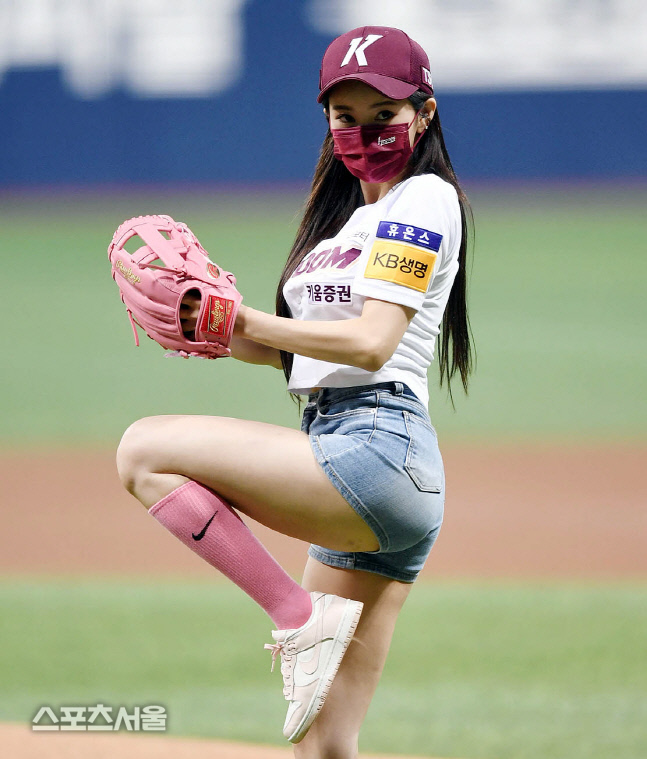 '한국최강몸짱' 신새롬, 고척스카이돔 시구는 버킷리스트![이주상의 e파인더]