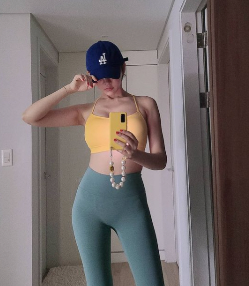 모델 출신 한영, 운동 하지 않아도 완벽한 보디라인 자랑 [★SNS]