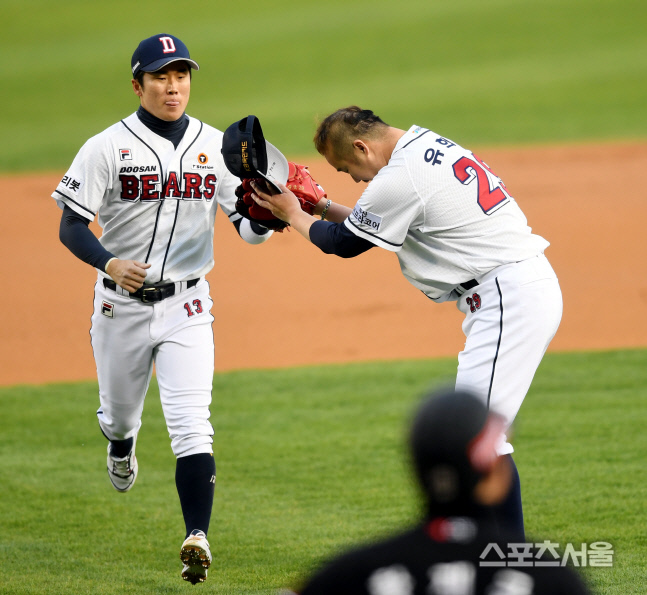 [포토] 유희관 \'너무 감사합니다\'