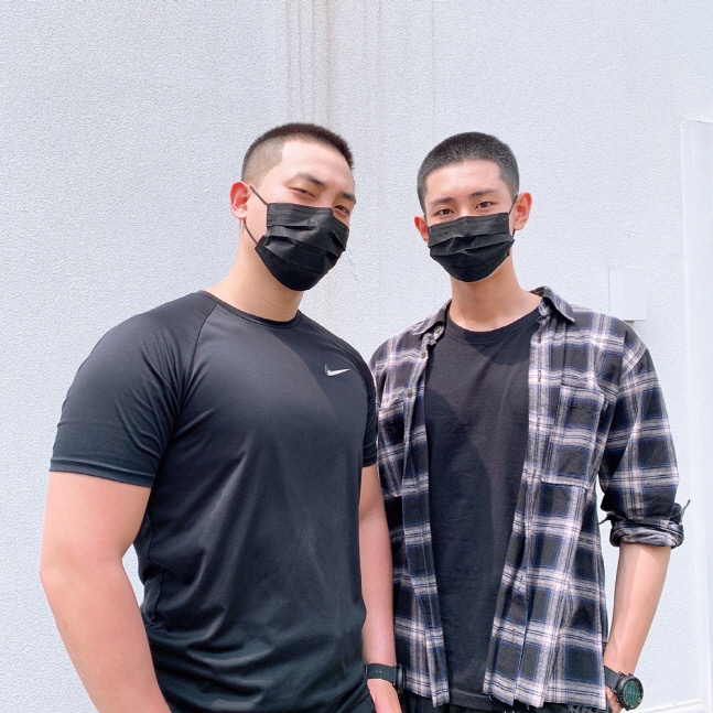 '동반 입대' VAV 로우X지우, 오늘(12일) 훈련소 입소 "잊지 말아 주세요"