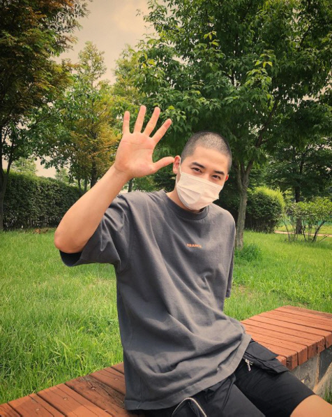 김동준, 짧게 깎은 머리로 입대 인사 "다녀오겠습니다"[★SNS]