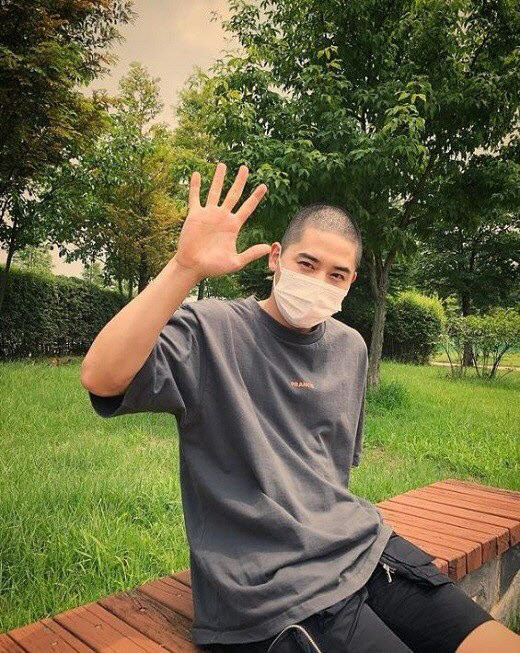 '비공개 입대' 김동준, 밤톨머리 공개 "잘 다녀올게요"[★SNS]