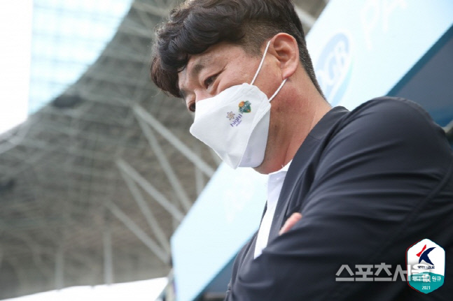 불필요한 신체접촉으로 구단 중징계…매니저형 감독이 필요하다