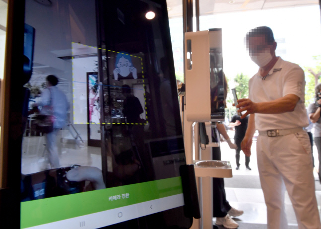 여의도·압구정·영등포 백화점발 집단감염에 노조 "예견된 사고"