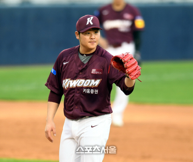 숙소 이탈 후 술자리 가진 키움 한현희, 태극마크 반납