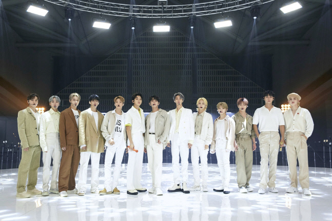 세븐틴, 플레디스와 13人 전원 재계약 체결 "견고한 팀워크 이어나갈 것"[공식]