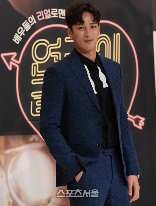 '유튜브 구독 논란' 안보현의 사과 "관리자 실수로…변명 여지없이 내 책임"[전문]