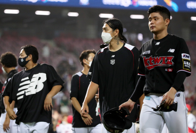 KT 2군에서 코로나19 확진자 발생, LG·KT 잠실 평가전 취소