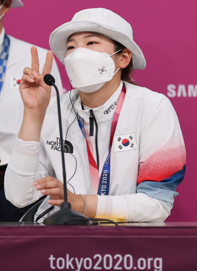 [올림픽] 강채영 \'승리의 브이\'<YONHAP NO-5199>