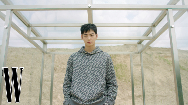 [포토] 버버리 엠버서더로 선정된 '차은우' TB 썸머 모노그램 컬렉션 착용