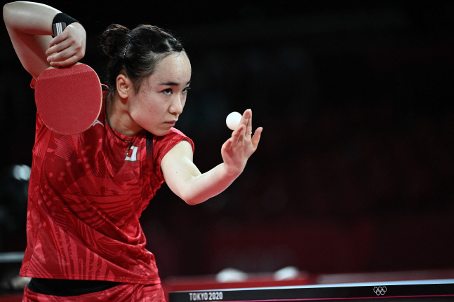 이토 미마의 변칙 서브